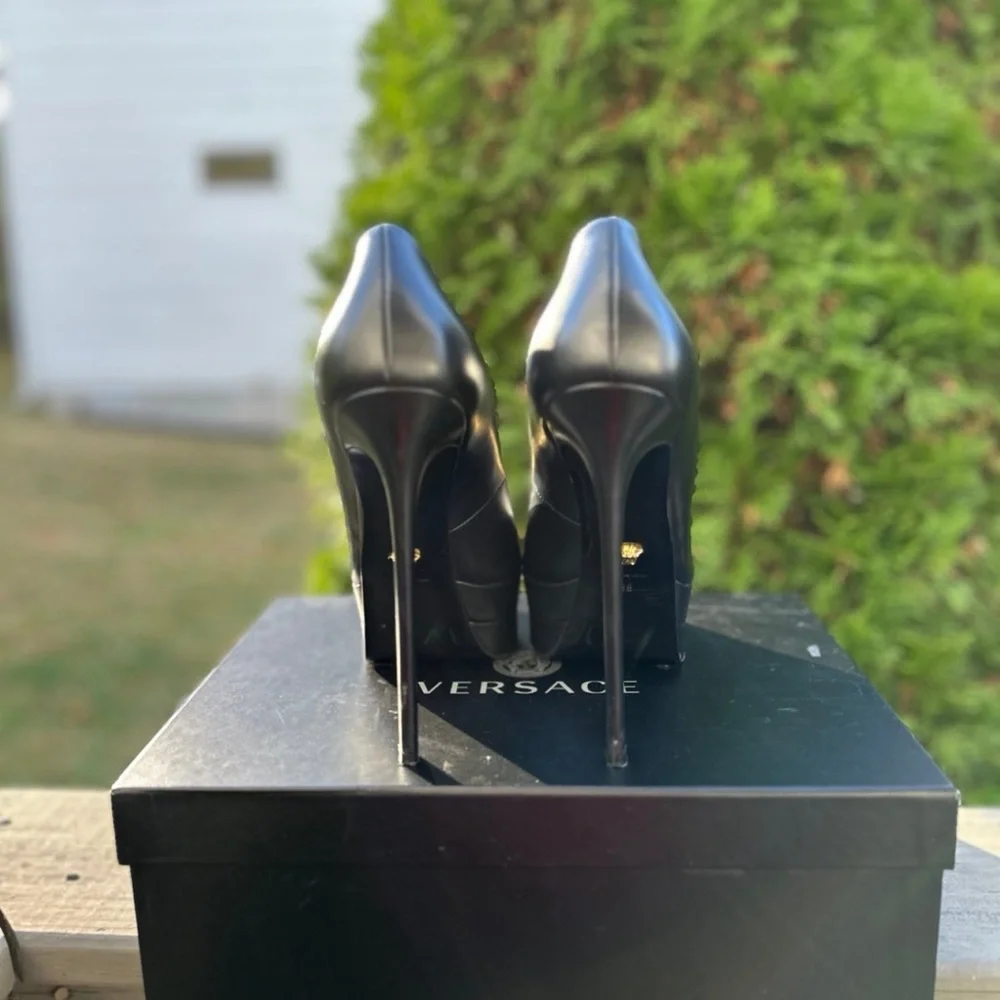 SOLD ON MERCARI ✅VERSACE VIRTUS Pumps - Picture 4 of 10